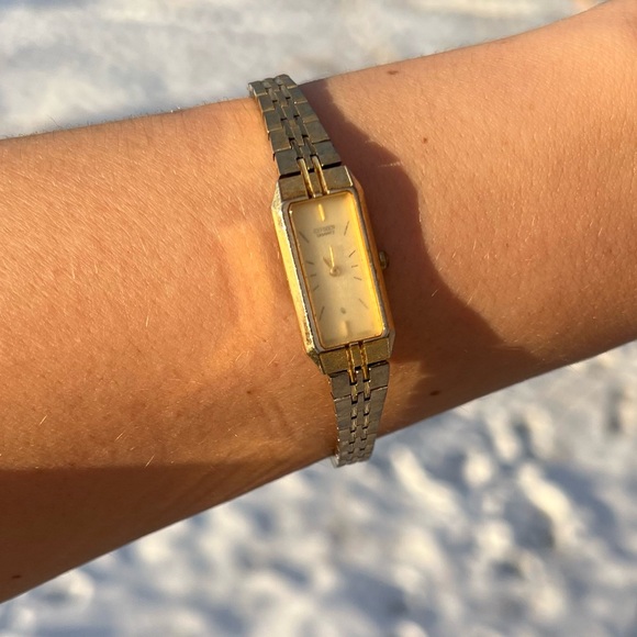 Vintage Citizen Quartz Watch - Picture 4 of 10